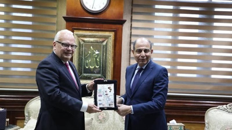 السفير السويدي يزور