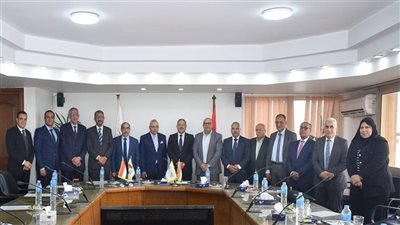 تعاون بين 
