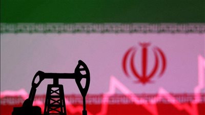 بلومبرج: إيران بدأت بالفعل في خفض إنتاج النفط
