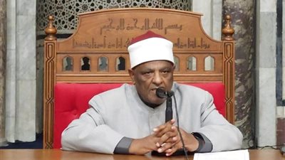 شومان يستعرض في محاضرة للطلاب الوافدين نشأة المذاهب الفقهية وتاريخ كبار الأئمة