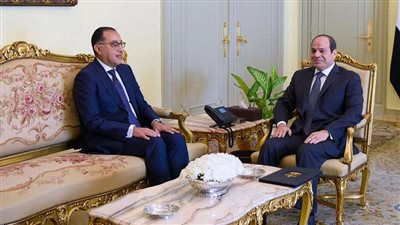 الرئيس السيسي يناقش مع مدبولي إجراءات الحماية الاجتماعية ورعاية الأكثر احتياجا