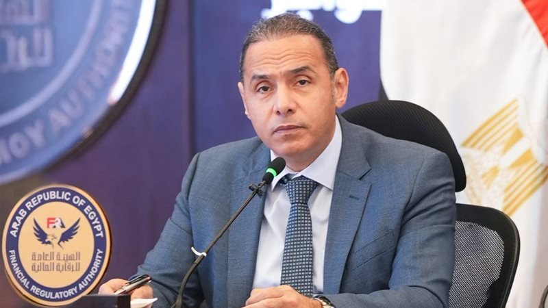 الدكتور إسلام عزام