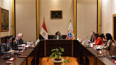 وزير الصحة يبحث مع مندوب فلسطين بالجامعة العربية دعم المنظومة الصحية في غزة