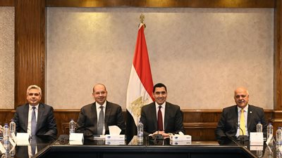 وزير الشباب والرياضة يلتقي رئيس اللجنة الأولمبية المصرية ورؤساء الاتحادات الرياضية
