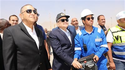 الفريق أسامة ربيع يشهد مراسم تدشين سفينتي الصيد أعالي البحار 