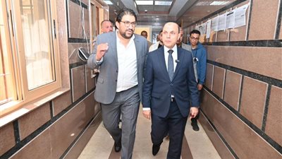 محافظ الغربية يراجع الخدمات والأداء الإدارى والملفات فى فرع التأمين الصحى