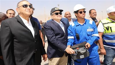رئيس هيئة قناة السويس يشهد مراسم تدشين سفينتي صيد