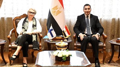 وزير الشباب والرياضة يبحث مع سفيرة فنلندا سبل التعاون