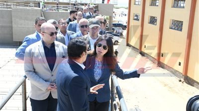  وزيرة الإسكان ومحافظ الفيوم يتفقدان محطات معالجة 