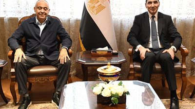 وزير الشباب يلتقي رئيس الشركة المتحدة للرياضة لبحث أوجه التعاون المشترك