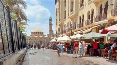 حملة لإعادة الانضباط بمحيط ميدان المشهد الحسيني وشارعي المعز والموسكي