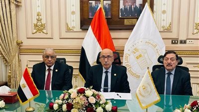 رئيس محكمة النقض يوقع مذكرة تفاهم مع الجامعة الأمريكية في دبي