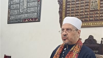 د. مجدي عاشور: إرسال اليدين في الصلاة رواية شاذة لا تُنسب للإمام مالك