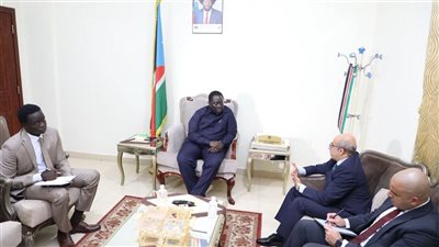 نائب رئيس جمهورية جنوب السودان يستقبل السفير المصري في جوبا