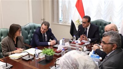 وزير الصحة يبحث مع السفير الفرنسي تعزيز علاج أطفال فلسطين المصابين بالأورام