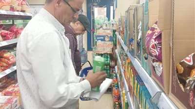 ضبط 1.7 طن سلع غذائية مجهولة المصدر و36 جوال دقيق مدعم بالغربية