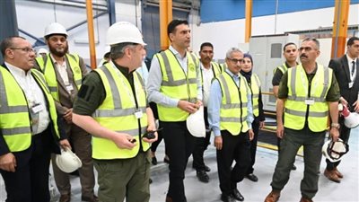 وزير الصناعة يتفقد مجمعاً لصناعة الأسمنت ومصنعين للملابس الجاهزة والصناعات الغذائية ببني سويف والمنيا