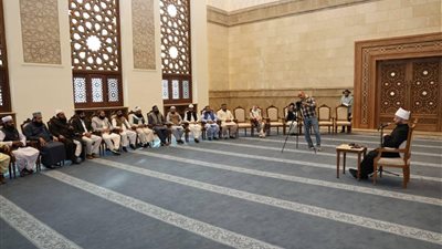 وزير الأوقاف يستقبل وفدًا من علماء باكستان بمسجد مصر