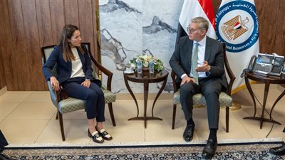 وزير البترول يبحث مع 