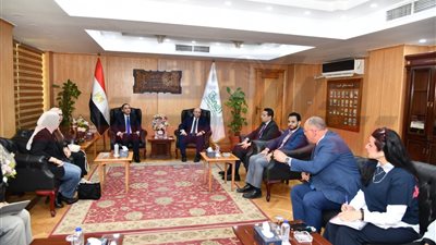 محافظ الفيوم ونائب وزير الصحة يبحثان آليات تطوير المنشآت الطبية