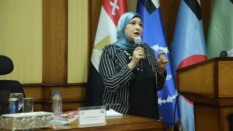 نقيبة التمريض خلال