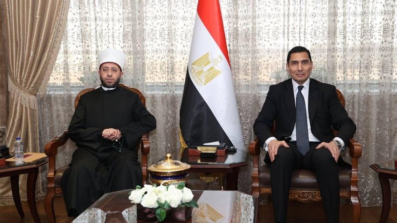 وزير الاوقاف مع وزير