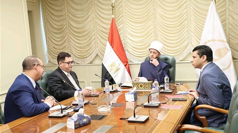 وزير الأوقاف خلال