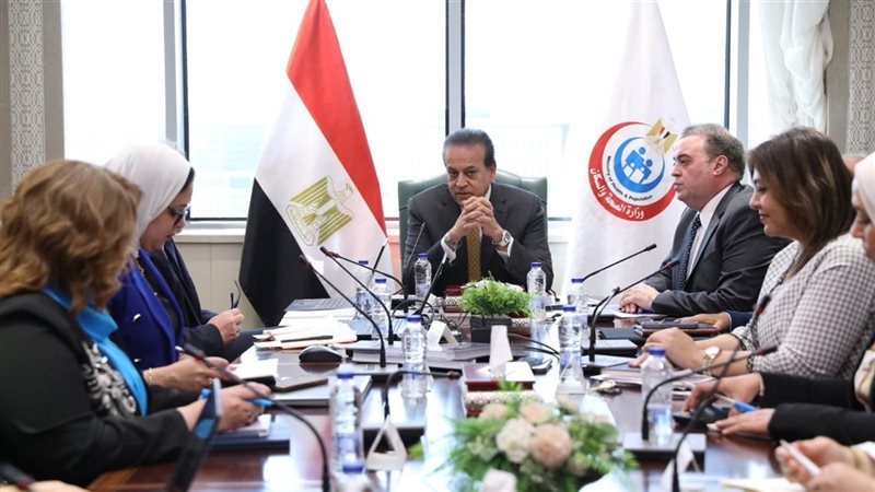 اجتماع وزير الصحة