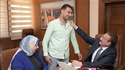 محافظ بورسعيد يواصل لقاءاته الجماهيرية ويوجه بحل عاجل لشكاوى المواطنين 