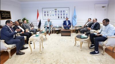 محافظ أسيوط يلتقي أعضاء مجلس الشيوخ لبحث مشكلات المواطنين وتعزيز التنسيق المشترك 