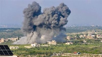 مقتل وإصابة 12 شخصا في غارة إسرائيلية على بلدة 