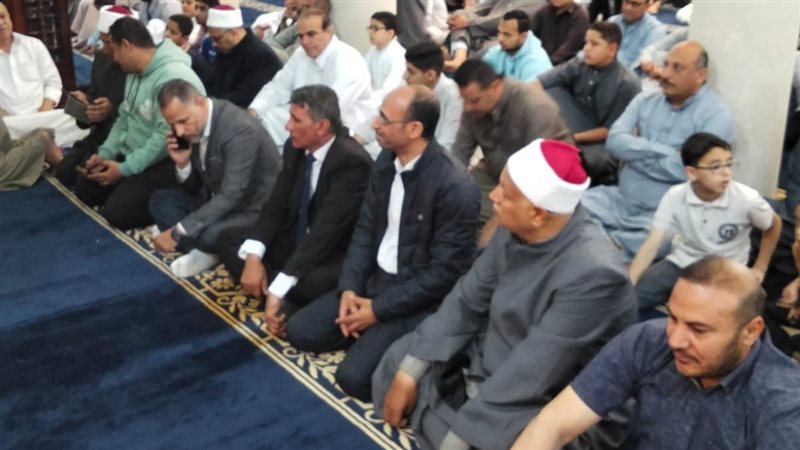 صلاة الجمعة بالمسجد