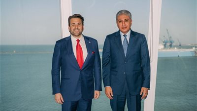 وزير السياحة يلتقي بالمبعوث الخاص للرئيس الأمريكي للسياحة لبحث تعزيز التعاون