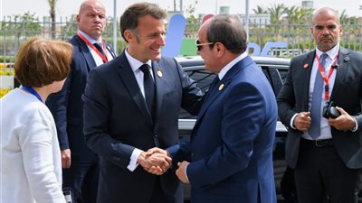 ماكرون: سعيد بلقاء الرئيس السيسي لتعزيز الروابط القوية بين مصر وفرنسا