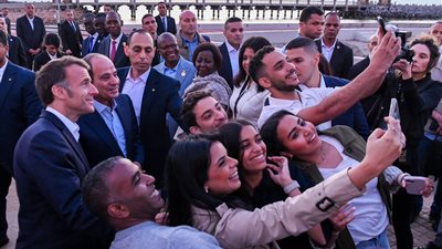 بالصور.. الرئيس السيسي ونظيره الفرنسي في جولة بالإسكندرية
