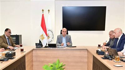 وزير الري يتابع إجراءات إزالة التعديات على المجاري المائية وأملاك الري بالموجة ٢٩ للإزالات