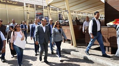 وزيرة التنمية المحلية والبيئة تتفقد أعمال تطوير المرحلة الثانية من سوق العتبة بمحافظة القاهرة