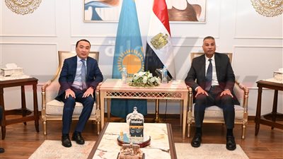 محافظ جنوب سيناء يبحث مع سفير كازاخستان تعزيز التعاون السياحي والثقافى  بين الجانبين