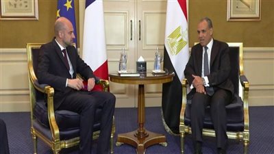 وزير الخارجية ونظيره الفرنسي يبحثان العلاقات الثنائية ومستجدات الأوضاع الإقليمية