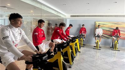 مران بدني صباحي لمنتخب الشباب خلال المعسكر 