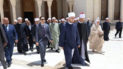 وزير الأوقاف يجتمع بمديري المديريات بمسجد مصر بالعاصمة الجديدة