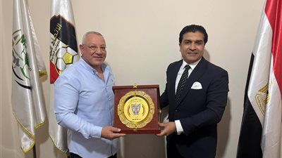 رئيس نادي 23 يوليو يُكرم أحمد سمير رئيس الاتحاد المصري للميني فوتبول