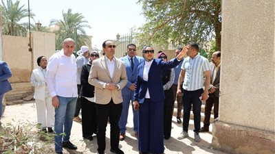 محافظ الوادي الجديد تبحث مع صندوق الإدمان التوسع في التوعية والعلاج المجاني