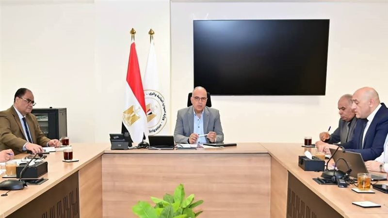 اجتماع وزير الري