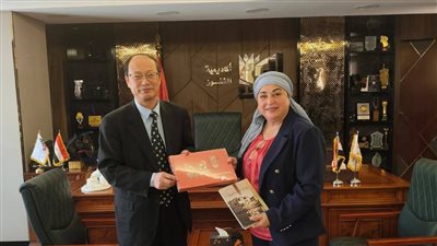 رئيسة أكاديمية الفنون تستقبل المستشار التعليمي الصيني 