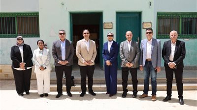 محافظ الوادي الجديد ومدير صندوق مكافحة الإدمان يبحثان إنشاء مقر علاجي بالمحافظة 