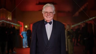 تكريم رئيس مهرجان القاهرة بجائزة شخصية العام السينمائية العربية
