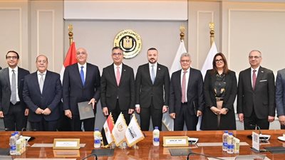 وزير التموين يشهد توقيع مذكرة لتطوير المنافذ التموينية وتحويلها إلى 