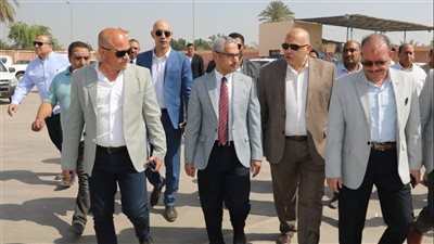 محافظ بني سويف يتابع توريد القمح خلال زيارته لمُجمّع الصوامع بسدس