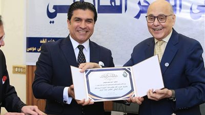 رئيس حزب الغد يُكرم رئيس الاتحاد المصري للميني فوتبول أحمد سمير